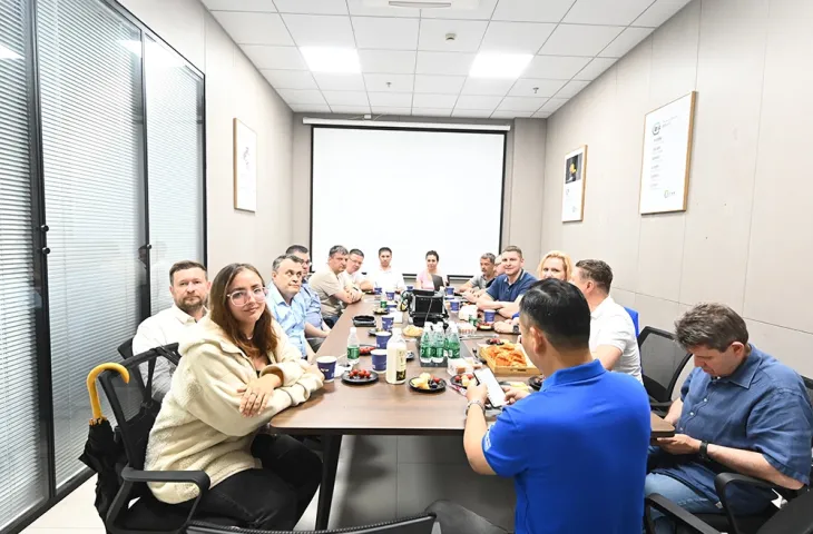 Chuyến thăm của khách hàng